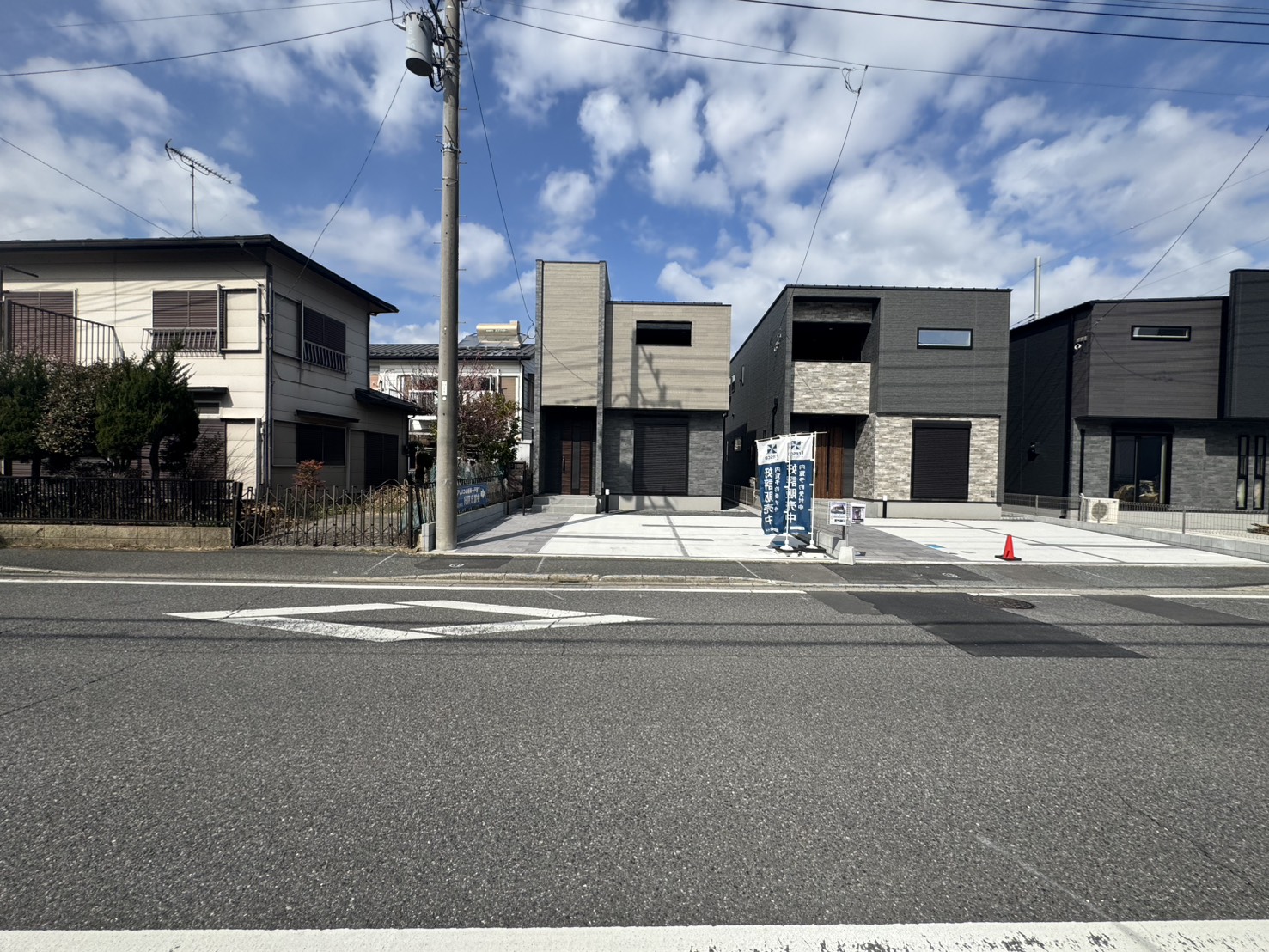 外観　前面道路